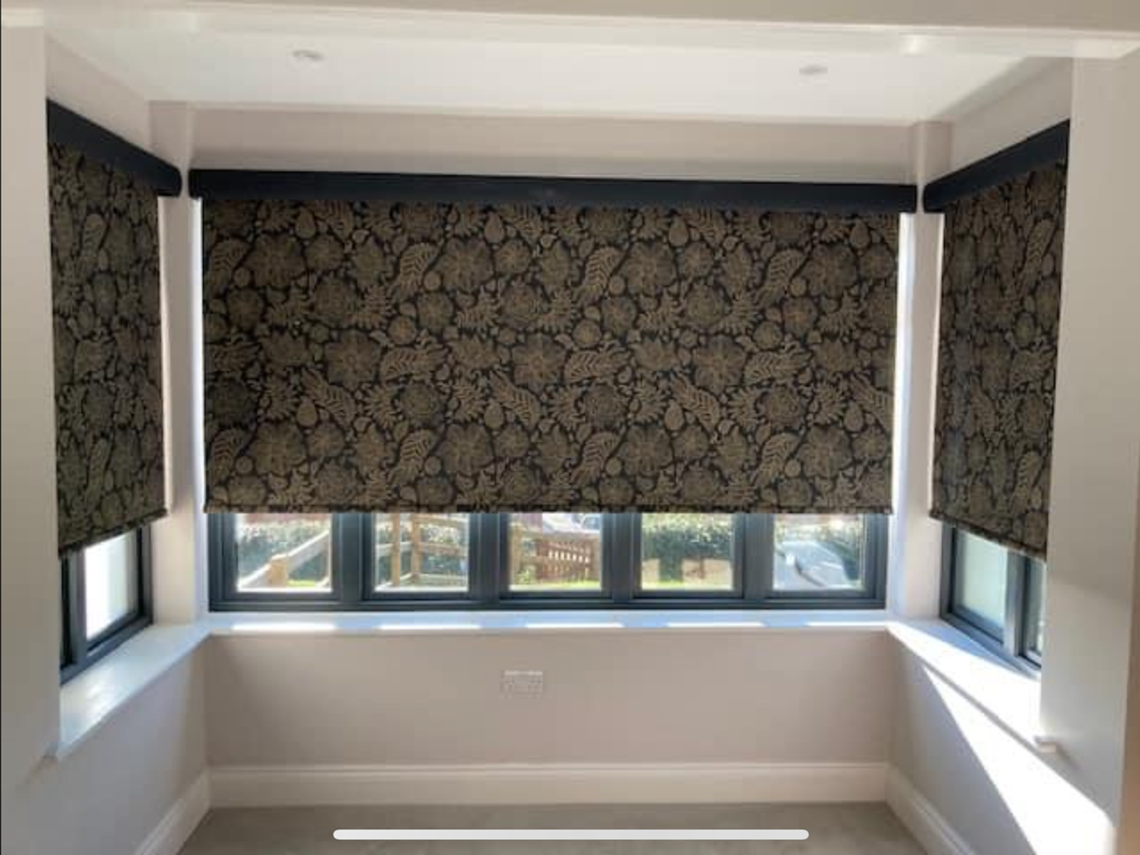 Pelmet covered roller blinds